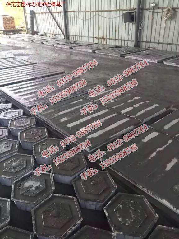 高速水泥護(hù)欄鋼模具工程案例